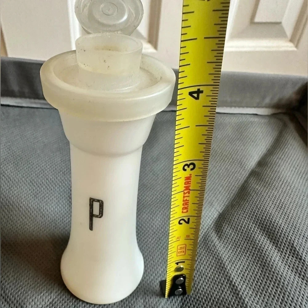 Tupperware Pepper Shaker only - Picture 5 of 5